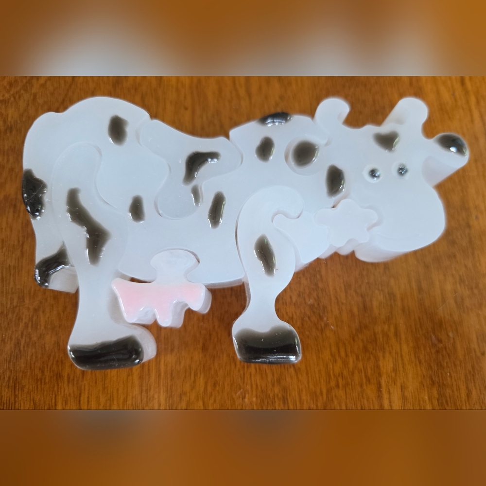 Resin Cow-Shaped Puzzle Toy - White and Black